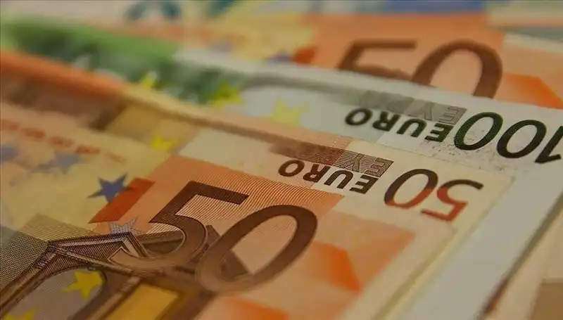 Euro’nun Tarihi Zirveden Düşüşü: Ekonomik Etkiler Neler Olacak?