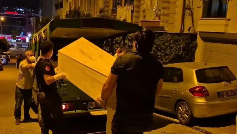 Esenyurt’ta Gizemli Ölüm: Kadın Cesedi Bulundu, Olay Yerinde Panik Havası