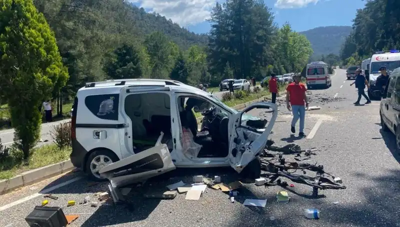 Marmaris’te Feci Kaza: Can Kaybı ve Yaralılar Savaş Alanını Andıran Bir Manzara Yarattı