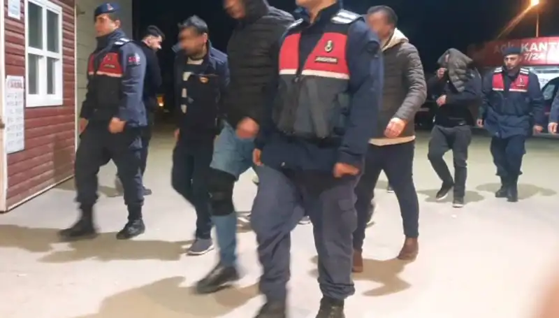 Bağ Evinde Uyuşturucu Partisi: Baskın Şoke Etti, Gözaltılar Yapıldı