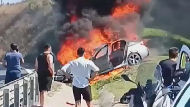 TEM Otoyolu’nda Korkunç Kaza: Otomobil Alev Alev Yandı!