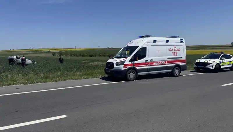 Edirne'de Devrilen Otomobilin Sürücüsü ve Eşi Yaralandı: Kaza Anının Ayrıntıları