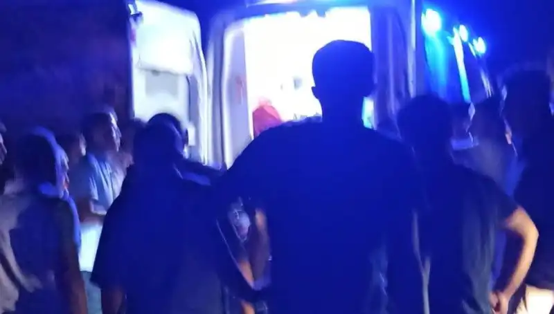 Otomobil Uçuruma Yuvarlandı: Sürücünün Hayatta Kalma Mücadelesi