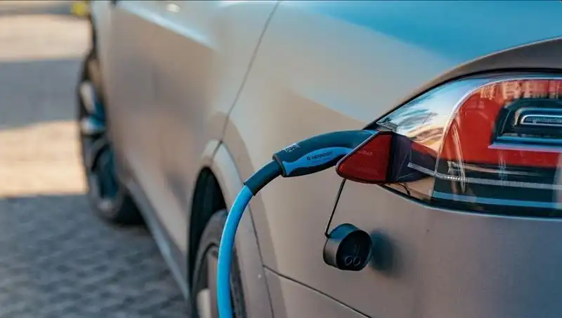Elektrikli Araç Alımı Düşüşte: Nedenleri ve Gelecek Beklentileri