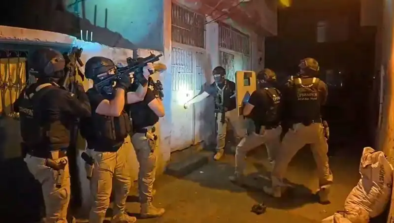 İstanbul'da DAEŞ Operasyonunda 18 Kişi Gözaltına Alındı