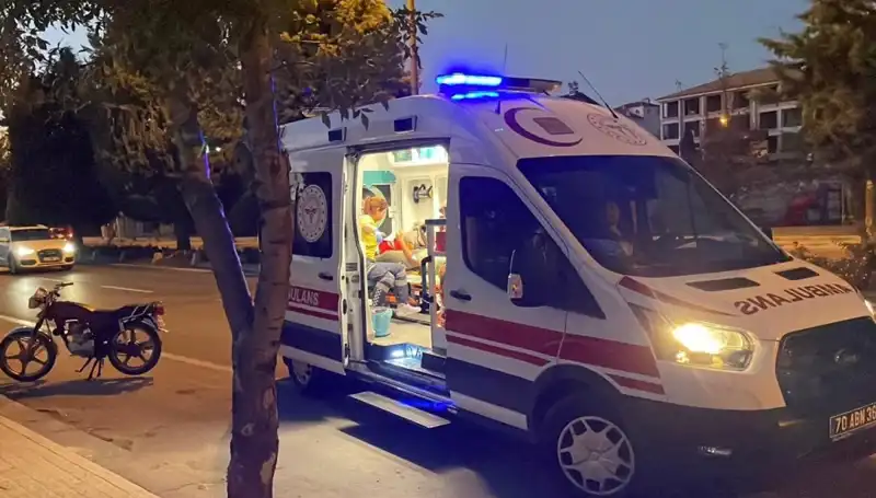 Korkunç Kaza: Otomobil Motosikleti 70 Metre Sürükledi, Sürücü Kaçtı