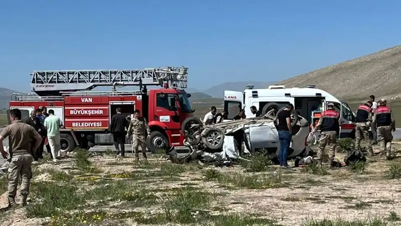 Van'da Feci Kaza: 4 Can Kaybı, 2 Yaralı ile Gözler Yolda