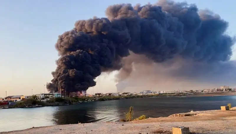 Port Sudan’da Şiddetli Patlamalar: Havalimanı ve Ordu Üssüne Saldırı!