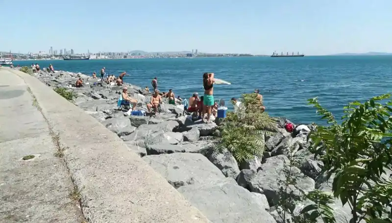 İstanbul’da Hava Sıcaklıkları Yükseldi, Deniz Keyfi Başladı!