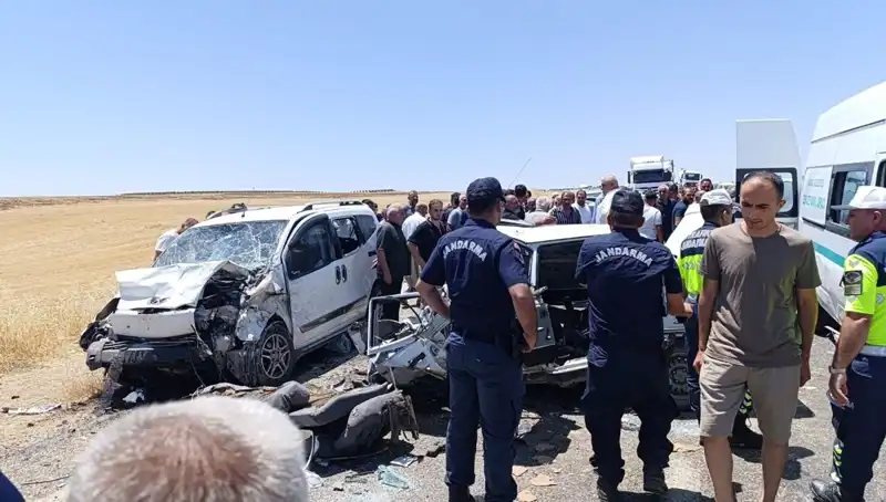 Hafif Ticari Araç ile Otomobilin Çarpışmasında 4 Kişi Hayatını Kaybetti