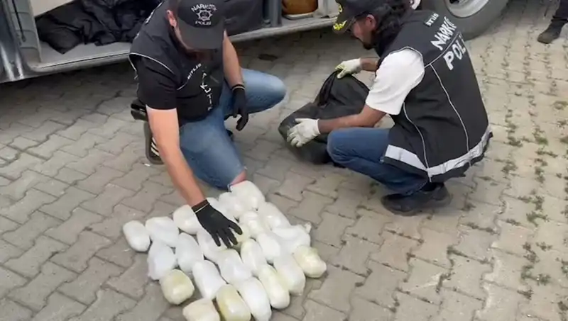 Uçakta Şok: Yolcunun Valizinden 13 Kilo Metamfetamin Çıktı