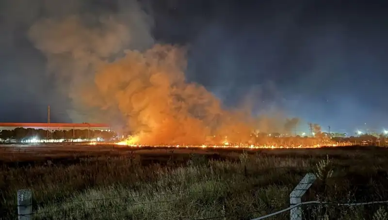 İzmir'de Gece Yarısı Yangın: Paniğin Kolayca Yayıldığı Anlar!