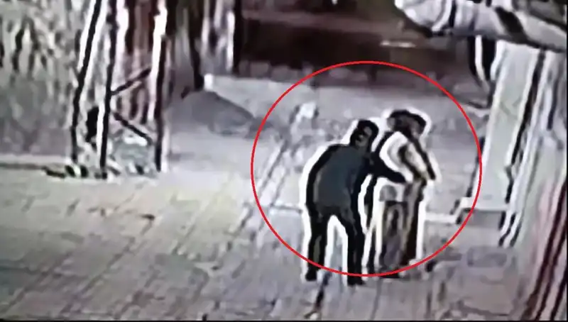 Polisler, Kapkaççılara Tepki Göstermek İçin Pazarcı ve Simitçi Kılığına Girdi