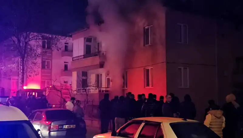 Çorum'da Apartman Bodrumunda Yangın: 10 Kişi Dumandan Etkilendi