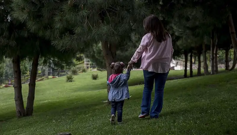 Yargıtay'dan Çarpıcı Koruyucu Aile Kararı: Annenin Çocuk Görme Hakkı Kısıtlandı