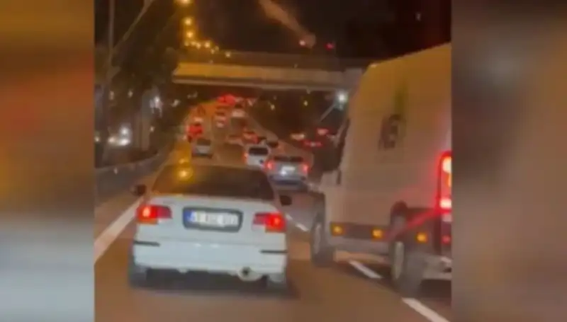Tuzla'da Makas Terörü: Kaza Sonrası Kaçan Sürücü Yakalandı!