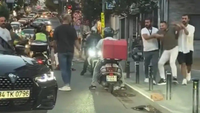 Nişantaşı'nda Yol Verme Kavgası: Sopalı Saldırı İddiası Gündemde