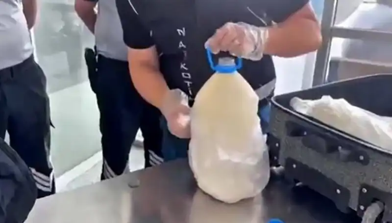 Havalimanında Eşine Az Rastlanan Uyuşturucu Yakalandı: 12 Kilo 800 Gram!