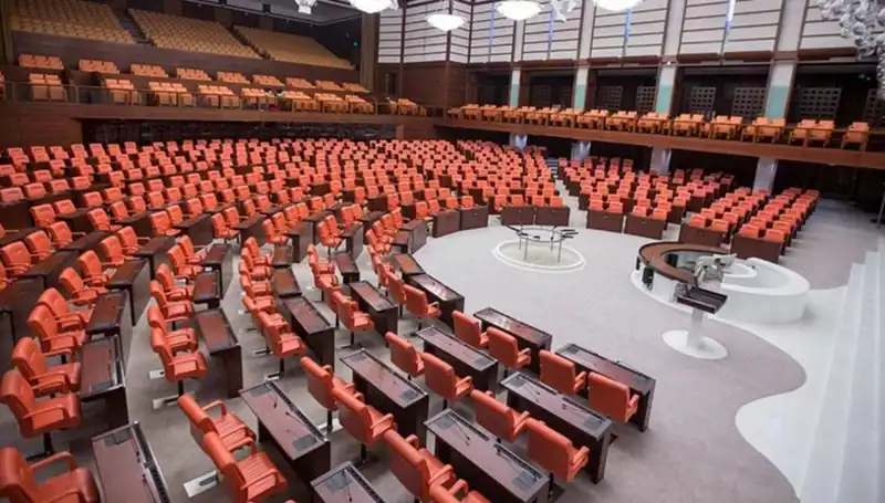 Siyasi Partilerin Bayramlaşma Programları Açıklandı: Farklı Yaklaşımlar ve Mesajlar