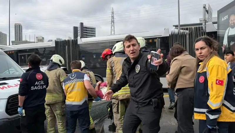Metrobüs Kazası Şok Etkisi Yarattı: Seferler Durduruldu, Yaralılar ve Ölüm Söz konusu