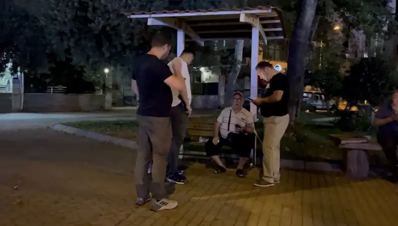 Kısmı Görme Kaybı Olan Adamın Telefonunu Çalan Hırsızın Peşine Düşüldü