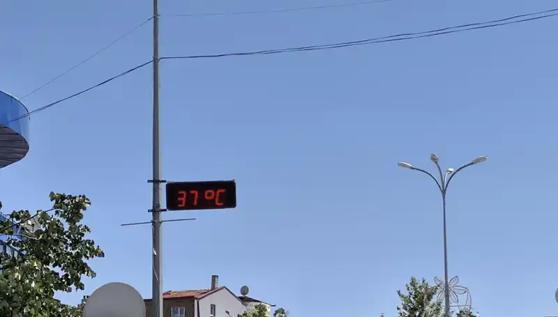 Yüksek Sıcaklık Alarmı: İlçede Termometreler 38 Derecelere Ulaştı