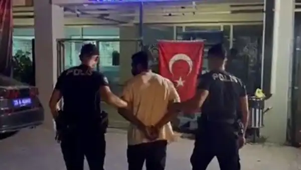 İzmir'de 18 Yıl 9 Aylık Firari Suçlu Operasyonu: Yakalandı!