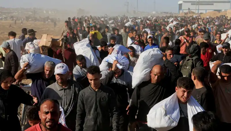 İsrail Ordusu, Gazze'de Han Yunus'a Kuşatma İçin 15 Km'lik Koridor Açtı