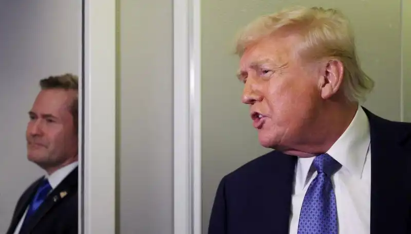 Trump’ın Şaşırtan Kararı: Mike Waltz Görevden Alındı, Şifreli Planlar Ortaya Çıktı